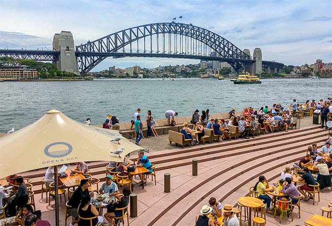 busy Sydney Harbour restaurants