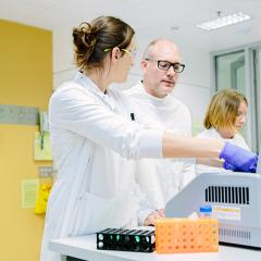 females students and professor in the University Of Queensland Institute for Molecular Bioscience